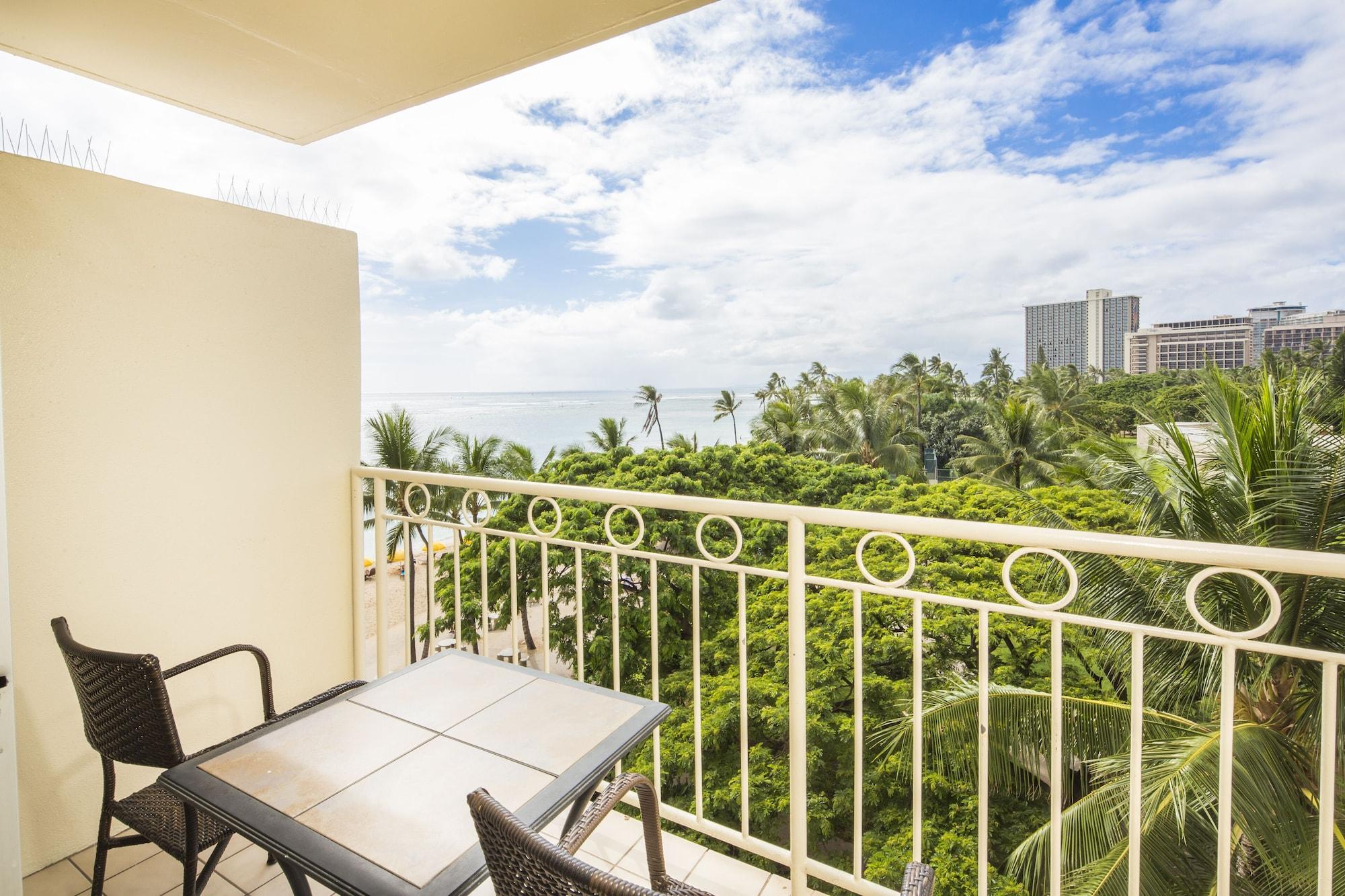 Castle Waikiki Shore Honolulu Exterior photo