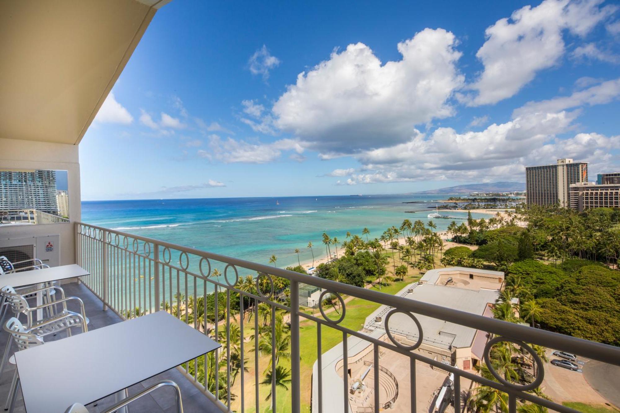 Castle Waikiki Shore Honolulu Exterior photo