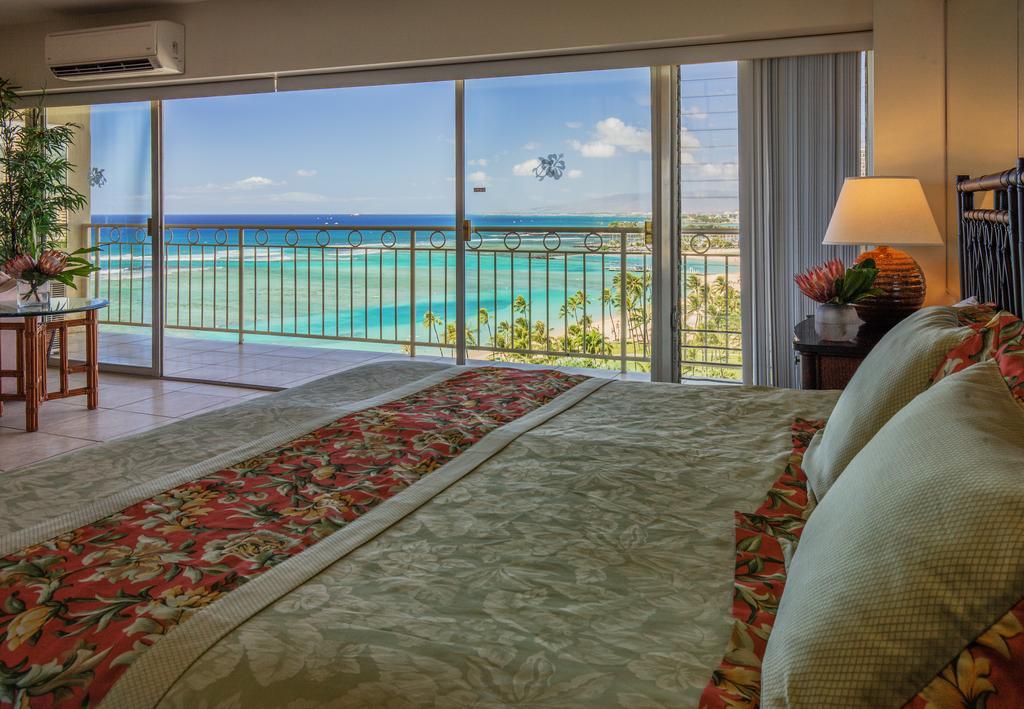 Castle Waikiki Shore Honolulu Exterior photo
