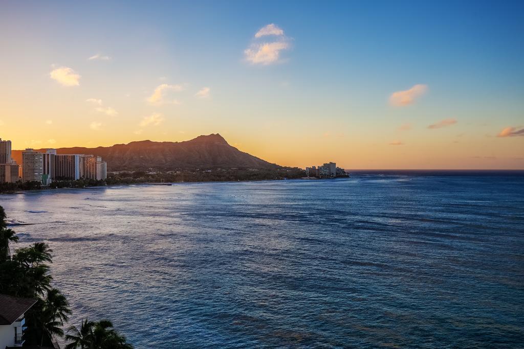 Castle Waikiki Shore Honolulu Exterior photo