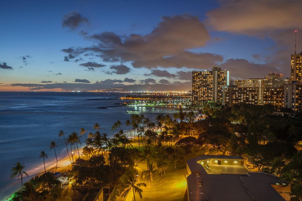 Castle Waikiki Shore Honolulu Exterior photo