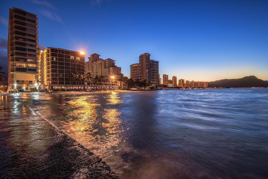 Castle Waikiki Shore Honolulu Exterior photo